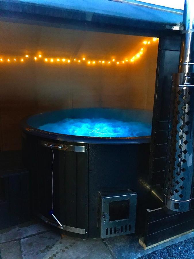 Trelaske Mill Cider Barn-With Hot Tub, Fire Pit Bbq Lewannick Экстерьер фото